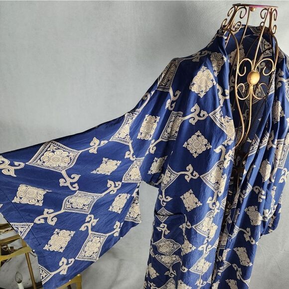 100% Silk Vintage Kimono with Pockets, Kakusode Sleeves Size M - Picture 1 of 10